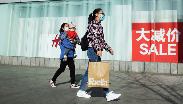 【图集】从夜市到奢侈品店，看实体消费如何回温