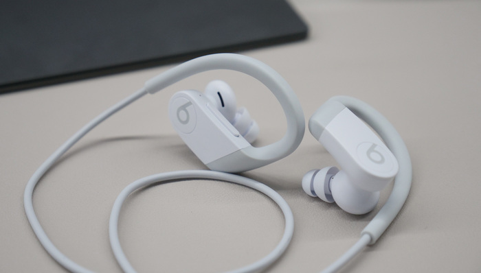 升级+降价，Beats拿出了一副性价比更高的运动耳机