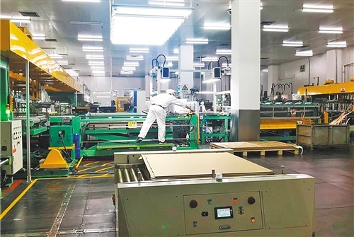 松山湖,高密度印制电路板,蓝思,园区,信息技术产业,生益科技,华为,龙头企业,上下游,长盈