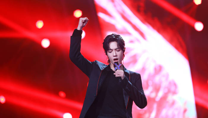 肖战《光点》打破付费数字单曲纪录，流量明星撑起了数字音乐产业？