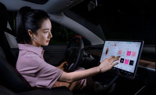 特斯拉网上直播卖车上瘾，一小时400万人围观获试驾订单2600个