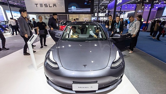 国产特斯拉Model 3正式降价，标准续航升级版补贴后售价27.155万元