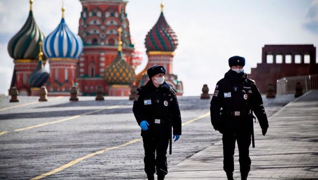 全球累计确诊近343万，美多地反居家令抗议升级、巴菲特感谢福奇｜国际疫情观察（5月3日）