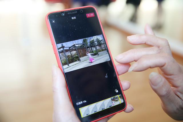 老年网红江湖：千万粉丝、直播带货与利益纷争