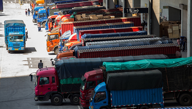 【深度】卡车司机运货陷入走私案，谁该负责？