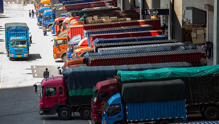 【深度】卡车司机运货陷入走私案，谁该负责？