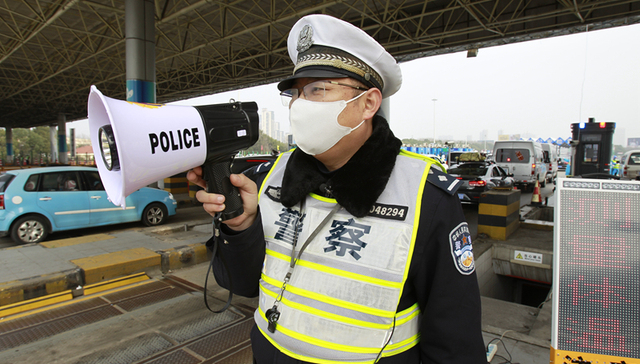 新时代奋斗者｜他坚守道口56天：守好身后的两千多万市民