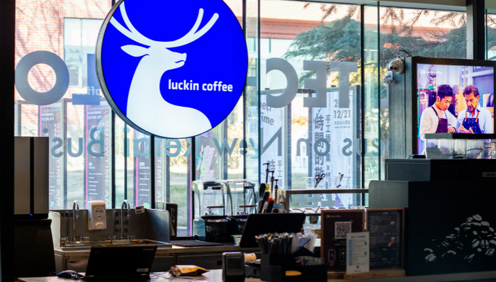 瑞幸咖啡,财务造假,股价大跌,人事变动