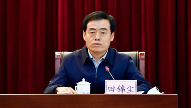 这州地处中俄朝边境，中央跨省调来新一把手