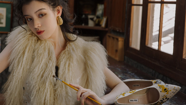 【特写】95后女孩捧起150个小红书红人，头部博主月入超40万