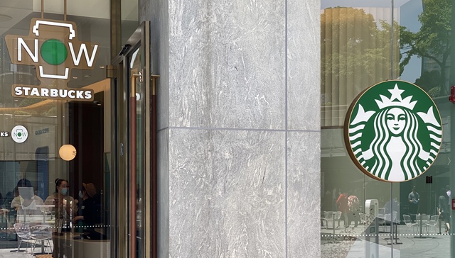 在上海市中心，你如何能30秒买到一杯星巴克 | 上海买吃逛