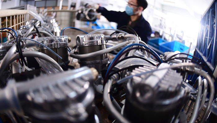 医药界人大代表们建议：扶持国内呼吸机龙头企业，加强乡村医生诊疗传染病培训