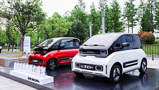 采用几何设计元素、未来感的车身比例，E300/E300 Plus概念车亮相 | 新车