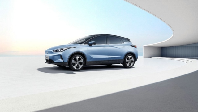 最高续航550km、配置含296颗灯源全LED灯组，几何首款SUV官图曝光 | 新车