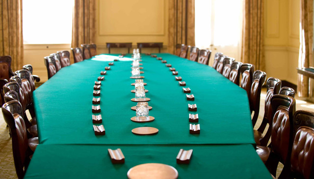 文官政治与行政中立：英国内阁制度运转的秘密