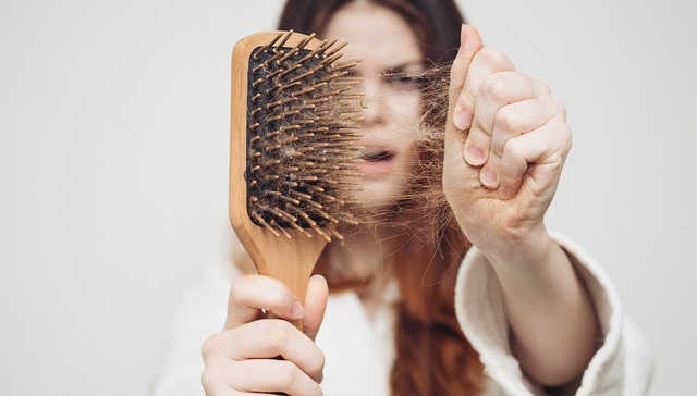 邻居们都秃了吗？为什么电梯里那么多植发广告