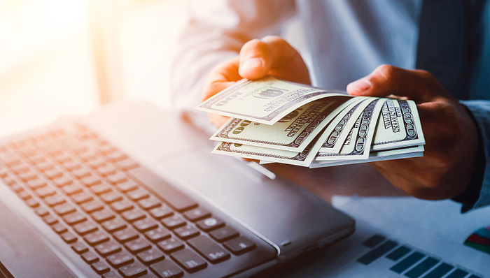 百威英博 4月出货量下跌32%