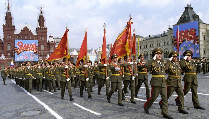 红场阅兵,军方,胜利日,普京,外交,经济,支持率,失业率,修宪