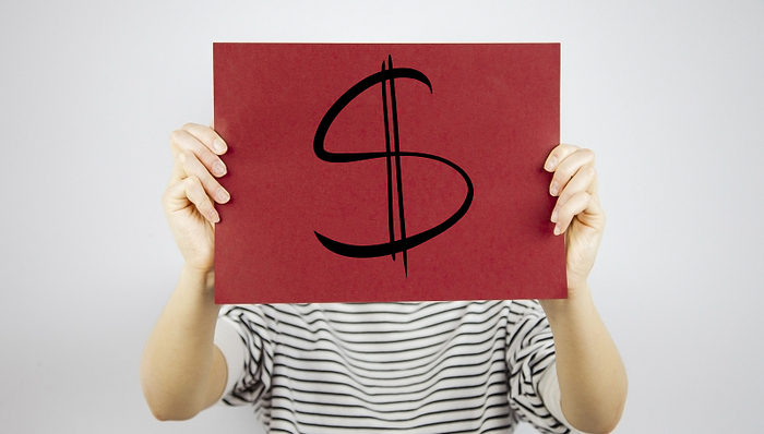 前4月出货量暴跌超5成， 白酒经销商消化库存“堰塞湖”仍需3个月