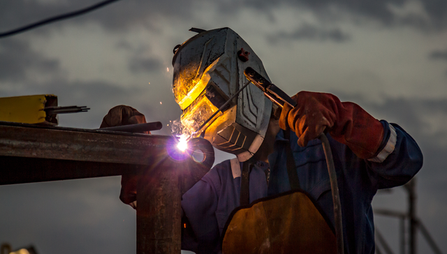 裁员，国际石油公司，油气资源