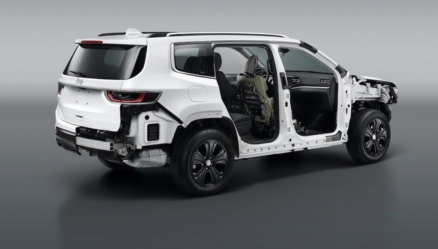 都在追汽车直播流量风口，Jeep却把焦点对准在一台切开的大指挥官上