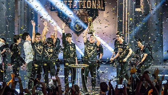 快看 | 电竞选手Uzi宣布退役，告别八年《英雄联盟》职业生涯