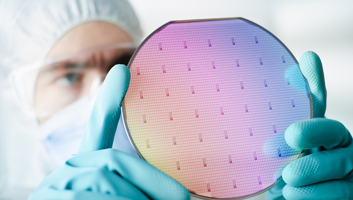 财说| 疯狂的科创板第一牛股：上市44天股价涨幅805%，员工激励人均高达千万