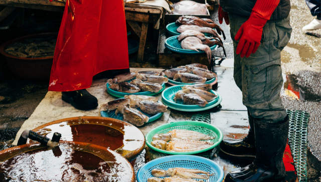 地摊经济,五菱汽车,青岛啤酒,股价,地产商,业绩
