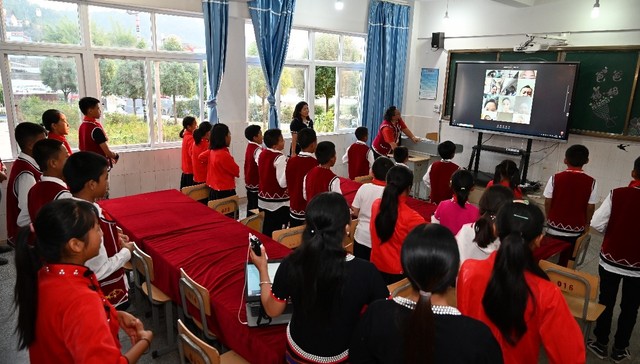 留守儿童与父母“云端”见面，技术能解决他们的困境吗？