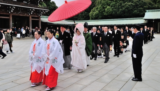 日本人口加速萎缩，但结婚数终于增加了