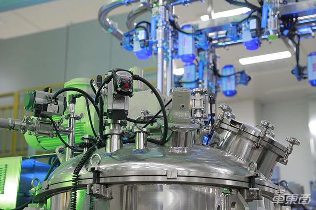 探秘比亚迪刀片电池工厂：今年产能已被预订一空