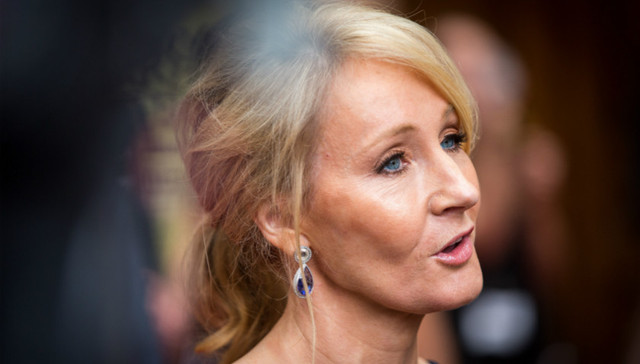 一条推文引起的争议：J.K.罗琳是反LGBTQ人士吗？