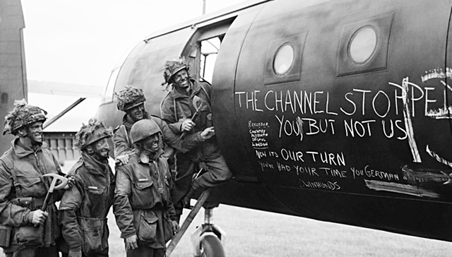 一周影像资讯丨相机，拍下防护服后的新冠医护人员，也拍下诺曼底登陆日瞬间