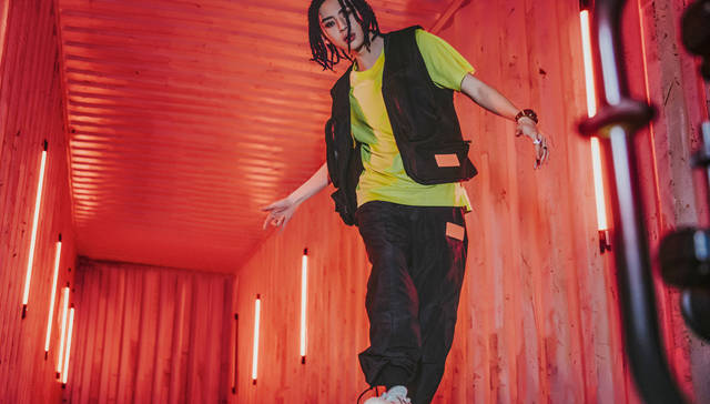 文娱早报 | 华谊兄弟创始人王忠军以2.2亿港元出售豪宅 腾讯音娱与果然娱乐达成战略合作