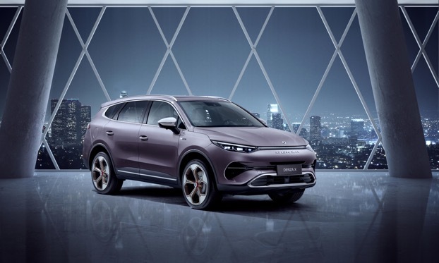 奔驰和比亚迪解决电动出行的新思路｜试驾