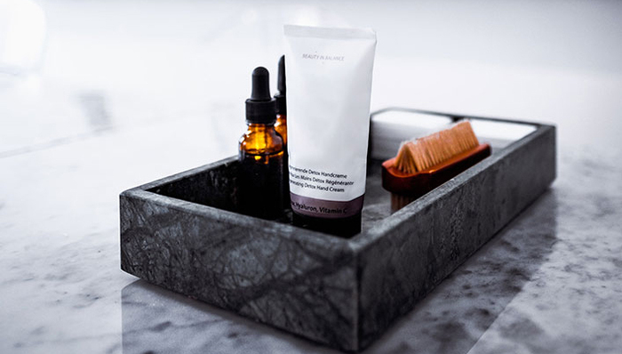 美妆市场走高，带红产品包装企业