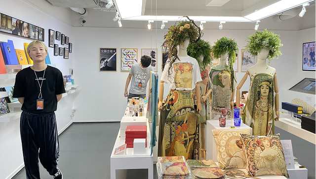 从海派设计到慕夏同款，“新华文创”承包你的美好创意生活