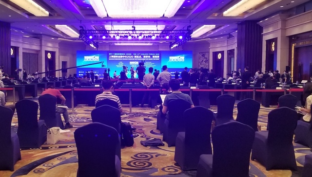 现场直击第十二届陆家嘴论坛：进会场需出示健康码，参会者要全程佩戴口罩