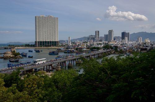 刘松,创业,家具厂,老鸟,物业,地价,Bram,土地交易,OEM,2008年