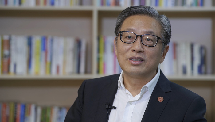 【专访】屠光绍：上海是代表新兴经济体的金融中心，要沿四条路径走出“特色化”之路