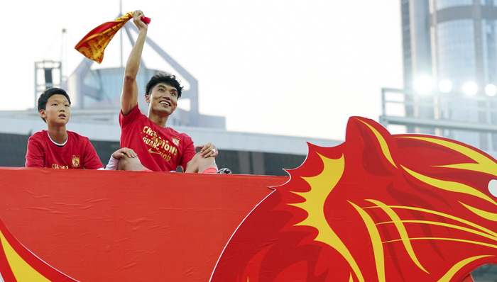 球员生涯渐入尾声，40岁的郑智要在广州恒大华丽转身