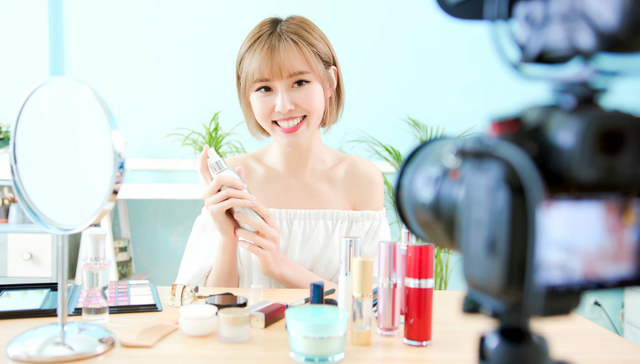 直播电商,地方经济,直播之都,人才引进,政策扶持,薇娅,李佳琦