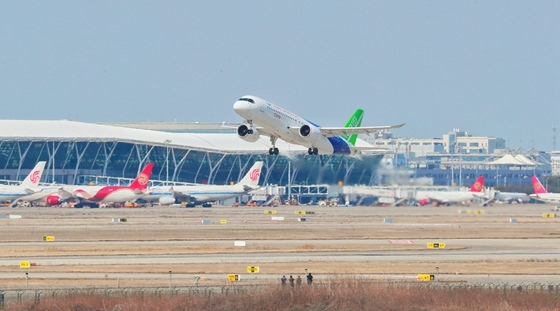 C919飞机开启高温专项试飞 成功降落新疆吐鲁番交河机场