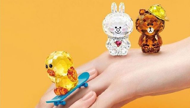 是日美好事物｜施华洛世奇与Line Friends联名萌感无边，Dior刺绣凉鞋让花园穿在脚上