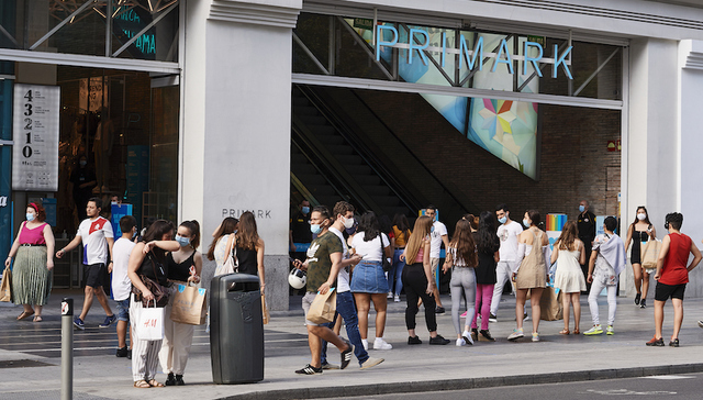 红灯区提前解禁、汽车仍滞销：欧洲重启有喜有忧