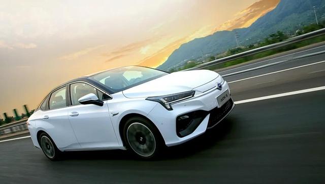 新增两款续航为460km的580系列车型，2020款埃安S正式上市｜新车