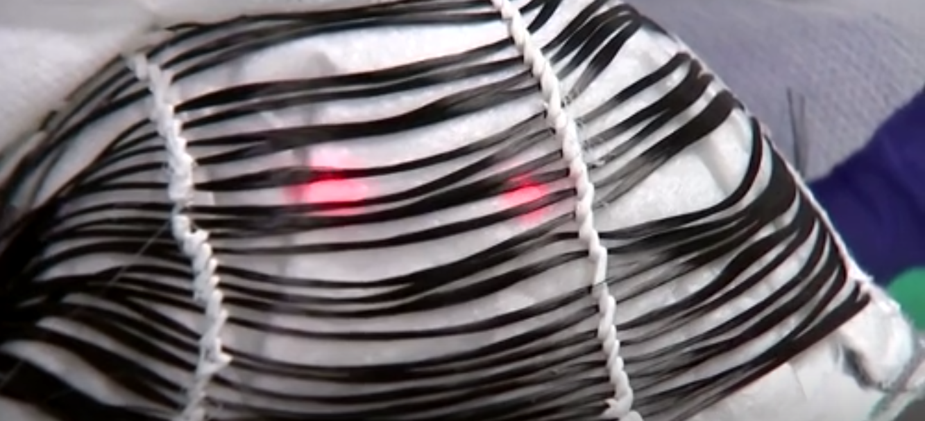 口罩内层的碳纤维层 图源：路透