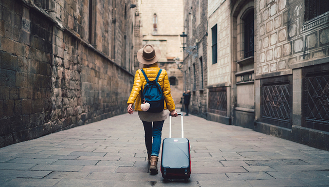境外各国纷纷宣布开放边境，先在心底种下一颗“出国游”的小树苗