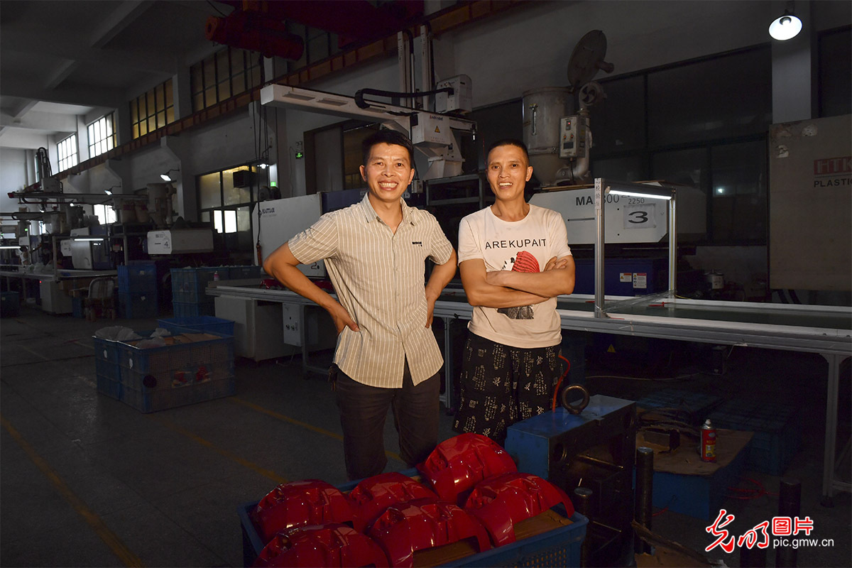 余姚“就业扶贫岗”上的贵州笑脸