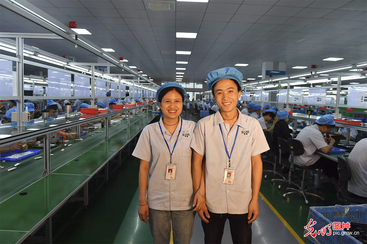 余姚“就业扶贫岗”上的贵州笑脸